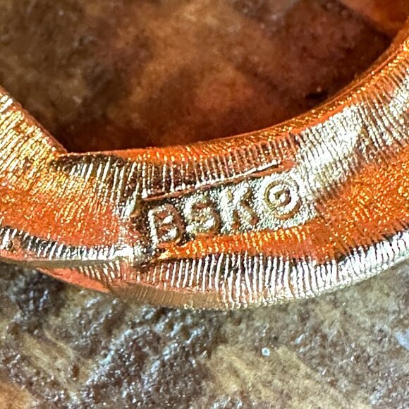 Vintage 1950s BSK Gold-Tone Circular Brooch With Rhinestones & Textured Design - Picture 3 of 7